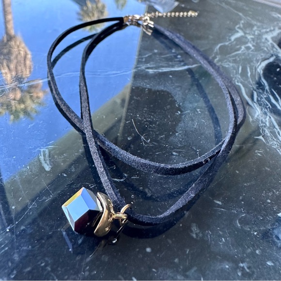 NEW ANGELES Black layered choker - Picture 3 of 5